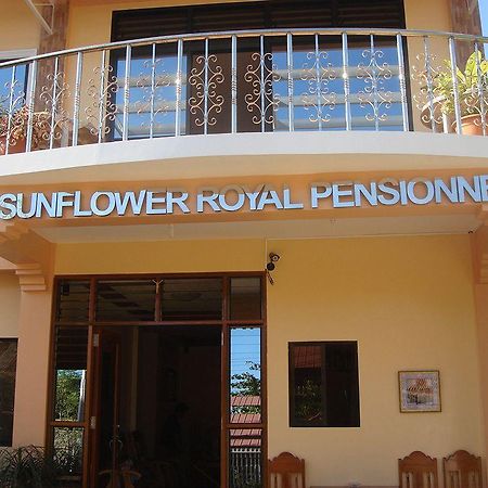 Sunflower Royal Pensionne Bed & Breakfast Puerto Princesa Exterior foto