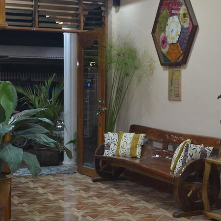 Sunflower Royal Pensionne Bed & Breakfast Puerto Princesa Exterior foto