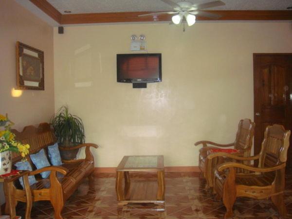 Sunflower Royal Pensionne Bed & Breakfast Puerto Princesa Exterior foto