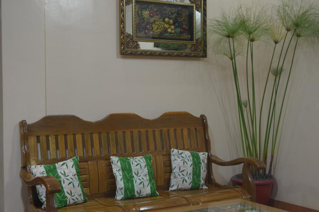 Sunflower Royal Pensionne Bed & Breakfast Puerto Princesa Exterior foto