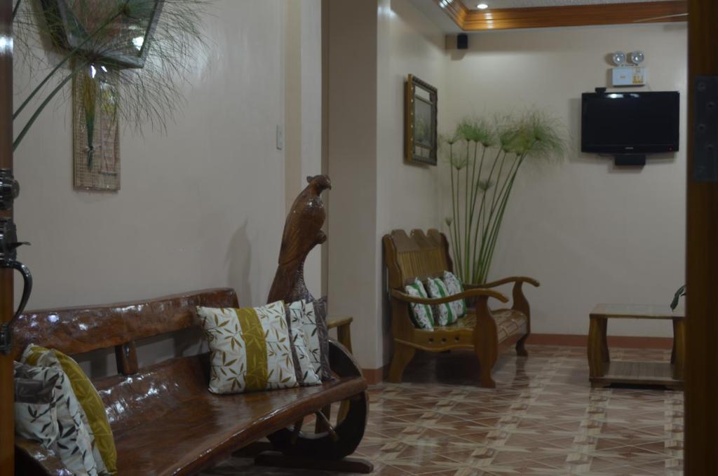 Sunflower Royal Pensionne Bed & Breakfast Puerto Princesa Exterior foto