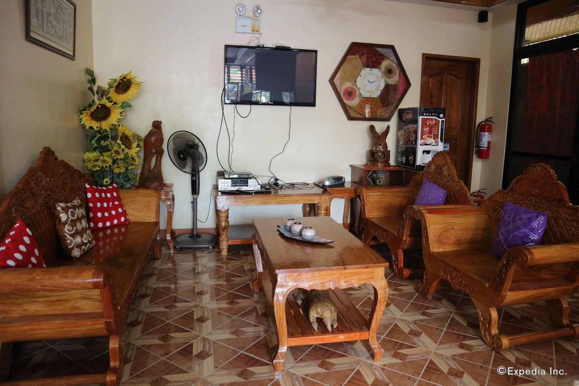 Sunflower Royal Pensionne Bed & Breakfast Puerto Princesa Exterior foto